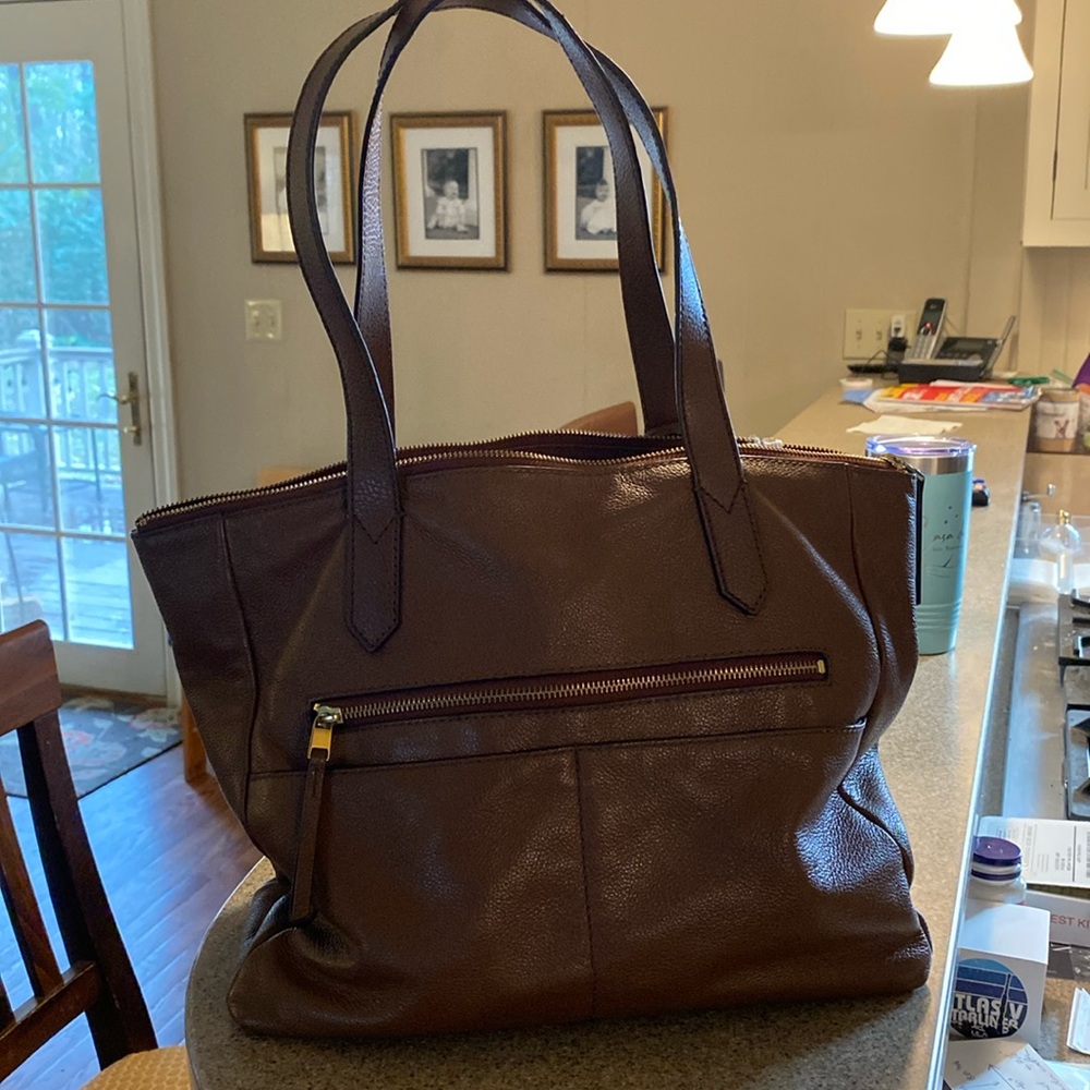 Great price & good condition Fossil bucket bag!